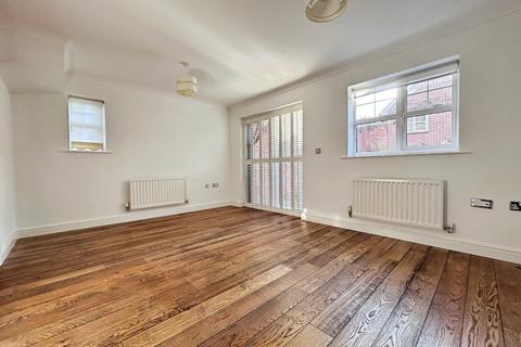 3 bedroom end of terrace house for sale, Stockbridge Road, Fleet