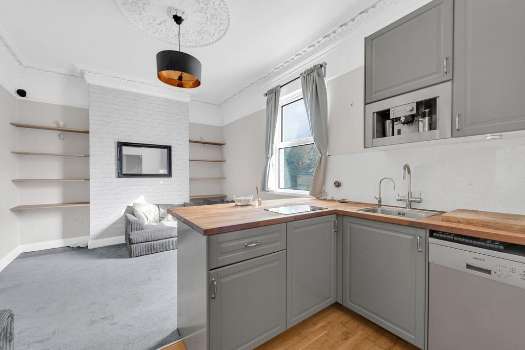 Kitchen / Lounge