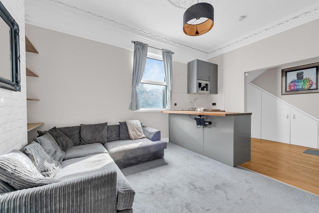 Kitchen / Lounge