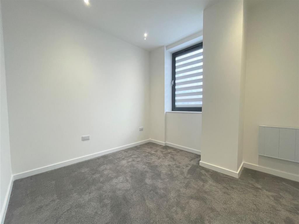 Bedroom 1.JPG