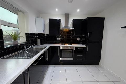 3 bedroom terraced house to rent, Kandel Court, Whitworth, OL12 8RF
