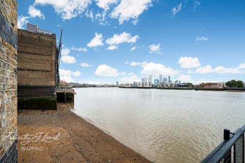 1 bedroom flat for sale, New Crane Place, LONDON E1W