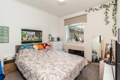 3 bedroom flat to rent, Milner Road, Brighton