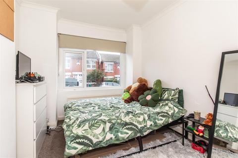 3 bedroom flat to rent, Milner Road, Brighton