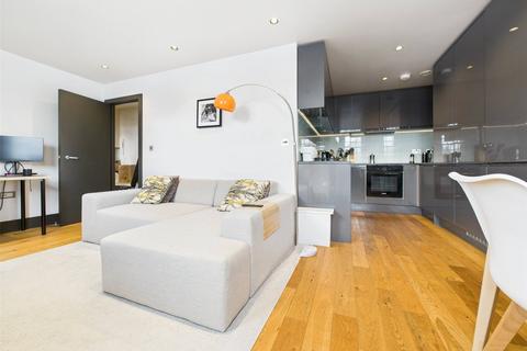 undefined, High Street, Hampton