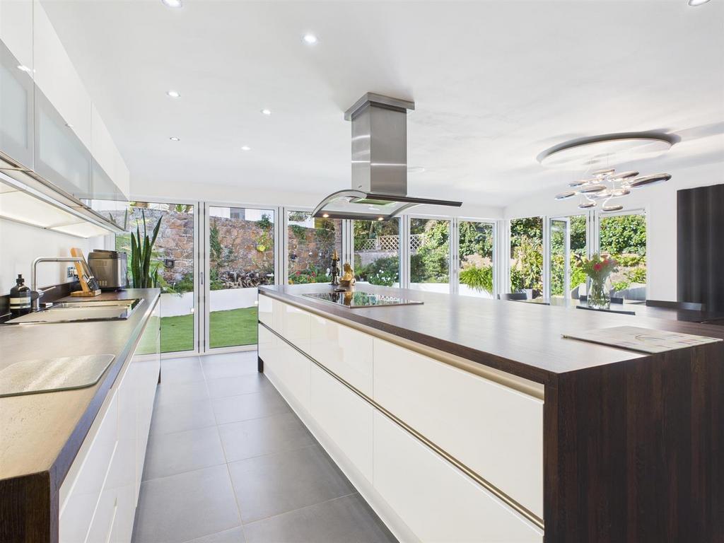 CAM05469 G0-PR0013-STILL008.jpg