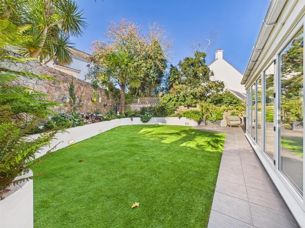 CAM05469 G0-PR0013-STILL014.jpg