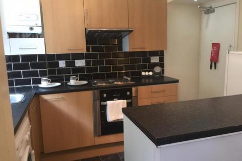 2 bedroom terraced house to rent, Station Parade, Leeds LS5