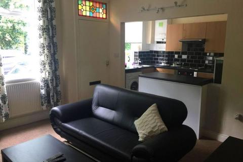 2 bedroom terraced house to rent, Station Parade, Leeds LS5
