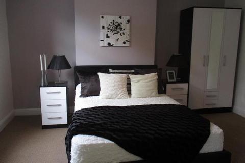 2 bedroom terraced house to rent, Station Parade, Leeds LS5