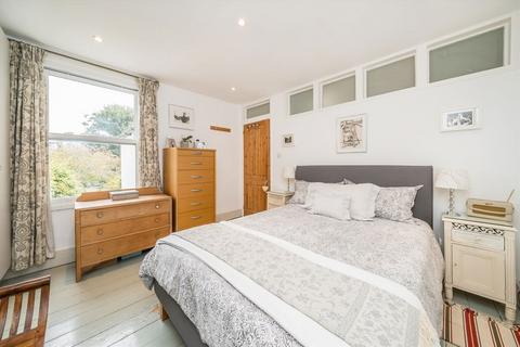undefined, Haliburton Road, Twickenham TW1