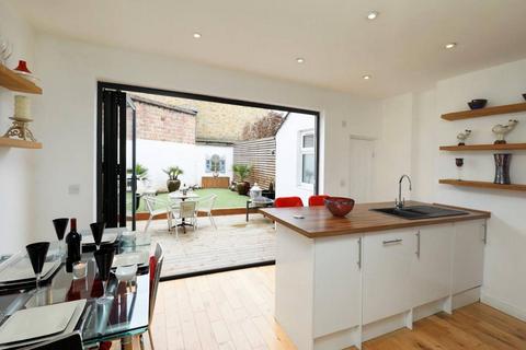 4 bedroom terraced house for sale, Armoury Way, Wandsworth Town, London, SW18
