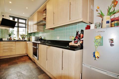 3 bedroom apartment for sale, Latymer Court, Hammersmith Road, Hammersmith, W6