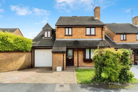 4 bedroom detached house to rent, Dove Close, Herts CM23
