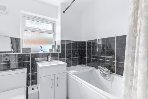 2 bedroom flat for sale, West Wycombe Road, High Wycombe, HP12