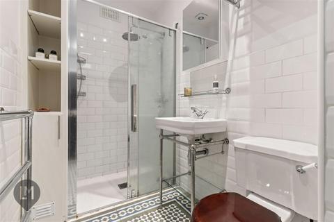 2 bedroom flat for sale, Cromford Road, London