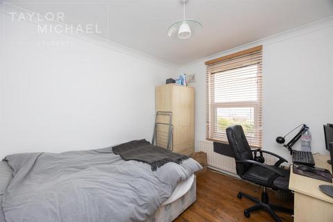 4 bedroom terraced house to rent, Whichelo Place, Brighton