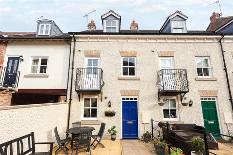 3 bedroom terraced house for sale, Florentines Court, Allhallowgate, Ripon