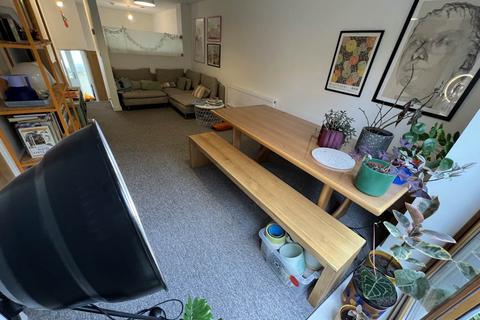3 bedroom house to rent, Eastgate Court, Frome, Somerset