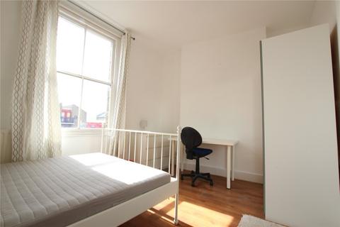 3 bedroom maisonette to rent, The Highway, London, E1W