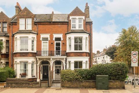 Huguenot Place, London SW18