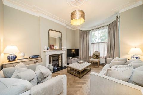2 bedroom flat for sale, Huguenot Place, London SW18
