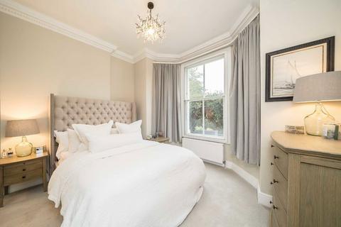 2 bedroom flat for sale, Huguenot Place, London SW18