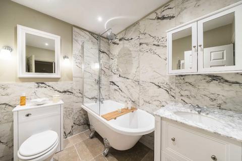 2 bedroom flat for sale, Huguenot Place, London SW18