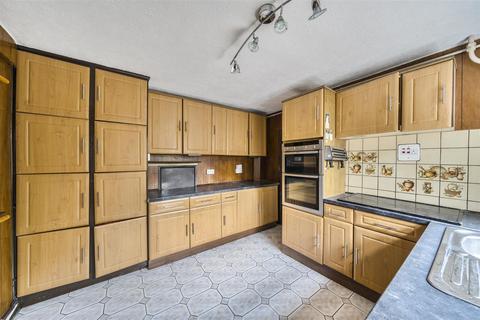 2 bedroom flat for sale, Ashfield Avenue, Bushey WD23