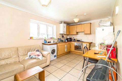 2 bedroom flat to rent, Portswood Road, Hampshire SO17
