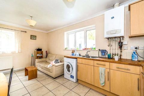 2 bedroom flat to rent, Portswood Road, Hampshire SO17
