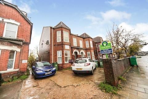 2 bedroom flat to rent, Portswood Road, Hampshire SO17