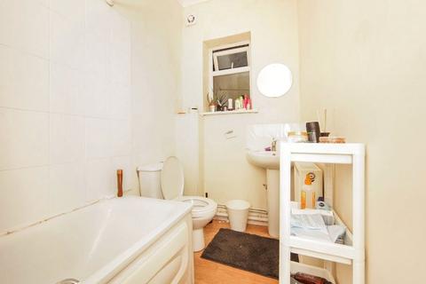 2 bedroom flat to rent, Portswood Road, Hampshire SO17