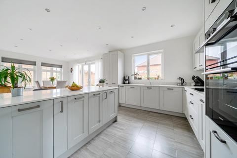 4 bedroom detached house for sale, Churchill Close, Hampshire PO7