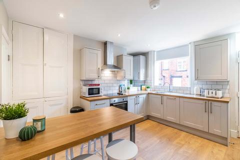 6 bedroom house to rent, Burchett Place, Leeds LS6