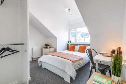 6 bedroom house to rent, Burchett Place, Leeds LS6