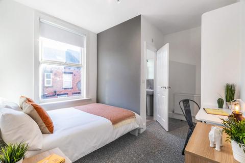 6 bedroom house to rent, Burchett Place, Leeds LS6