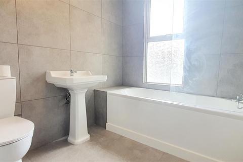 2 bedroom flat for sale, Langley Road, Beckenham