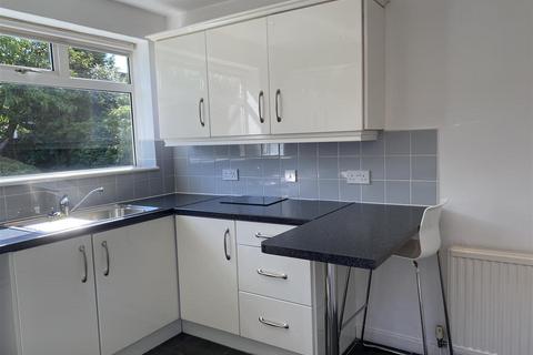 2 bedroom bungalow to rent, Beverley Close, Ashton-Under-Lyne OL6