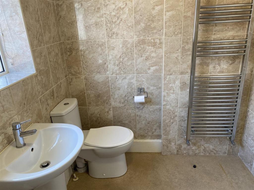 Bathroom a.JPG