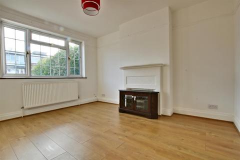 3 bedroom semi-detached house to rent, Winlaton Road, Bromley BR1