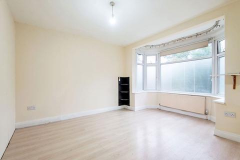 2 bedroom flat for sale, Waverley Gardens, London NW10