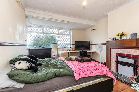 6 bedroom house to rent, Bevendean Crescent, Brighton