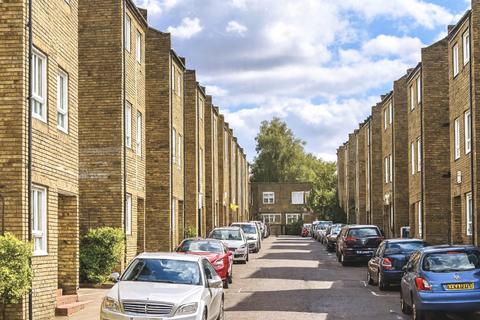 4 bedroom terraced house for sale, Rochelle Close, London