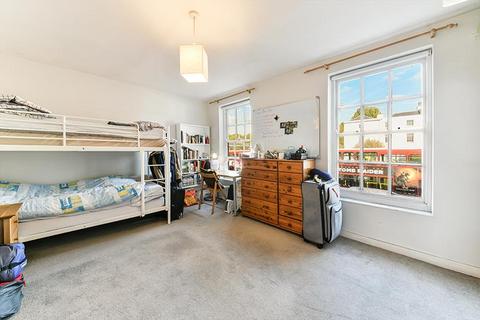 2 bedroom flat to rent, 31 32 King William Walk, Greenwich, London, SE10