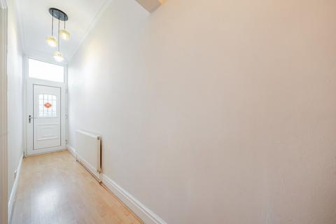 4 bedroom terraced house for sale, Sunnybank Avenue, Horsforth, Leeds, West Yorkshire, LS18