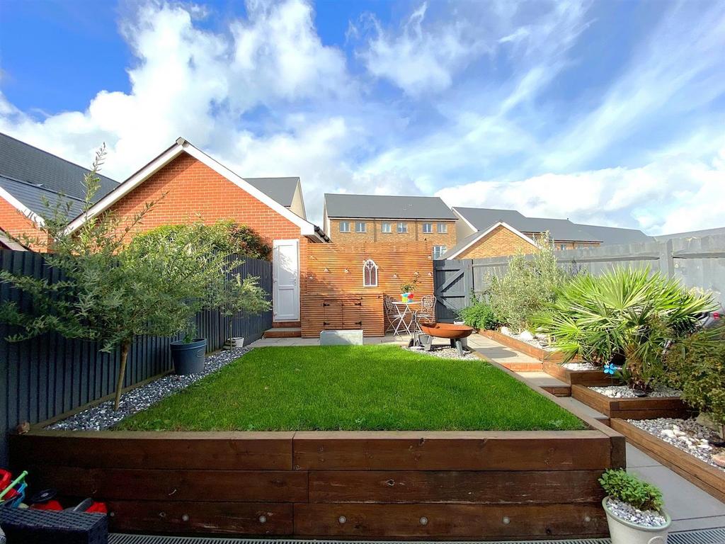 8 Daisy Way - Garden3.jpg