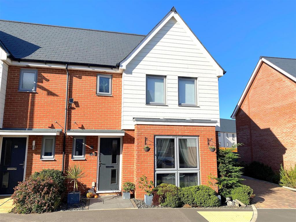 8 Daisy Way - Front to use.jpg