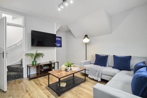 5 bedroom house to rent, Barnbrough Street, Leeds LS4