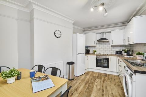 5 bedroom house to rent, Barnbrough Street, Leeds LS4